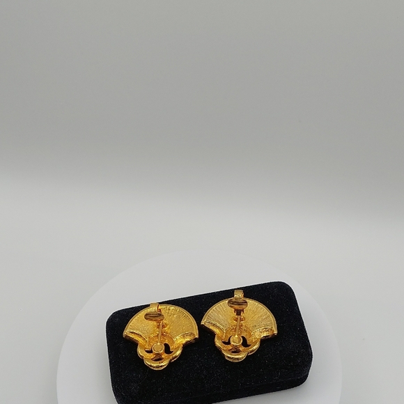 AVON 1992 Perusian Vintage Gold and Cream Enamel Clip Earrings EVC - Picture 9 of 9